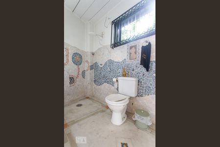 Casa à venda com 149m², 3 quartos e 8 vagasBanheiro