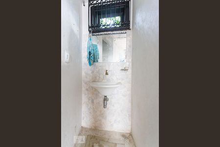 Casa à venda com 149m², 3 quartos e 8 vagasBanheiro