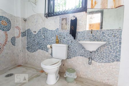 Casa à venda com 149m², 3 quartos e 8 vagasBanheiro