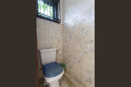 Casa à venda com 149m², 3 quartos e 8 vagasBanheiro
