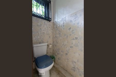 Casa à venda com 149m², 3 quartos e 8 vagasBanheiro