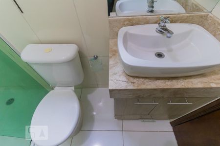 Casa à venda com 74m², 2 quartos e 2 vagasDetalhe banheiro