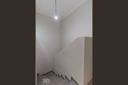 Casa à venda com 74m², 2 quartos e 2 vagasEscada