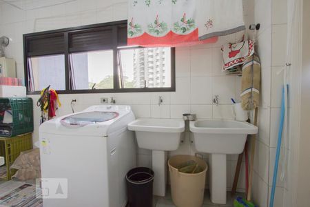 Apartamento à venda com 168m², 4 quartos e 3 vagas Apartamento à venda com 168m², 4 quartos e 3 vagasÁrea de serviço