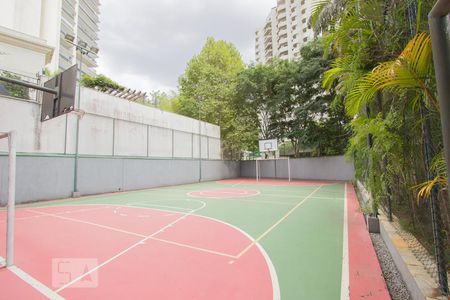 Apartamento à venda com 168m², 4 quartos e 3 vagas Apartamento à venda com 168m², 4 quartos e 3 vagasÁrea comum - Quadra esportiva