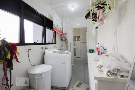 Apartamento à venda com 168m², 4 quartos e 3 vagas Apartamento à venda com 168m², 4 quartos e 3 vagasÁrea de serviço