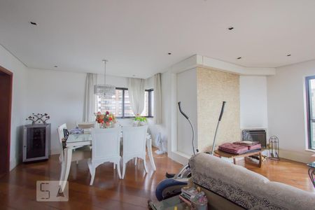 Apartamento à venda com 168m², 4 quartos e 3 vagas Apartamento à venda com 168m², 4 quartos e 3 vagasSala