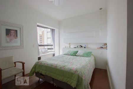 Apartamento à venda com 168m², 4 quartos e 3 vagas Apartamento à venda com 168m², 4 quartos e 3 vagasSuíte 2