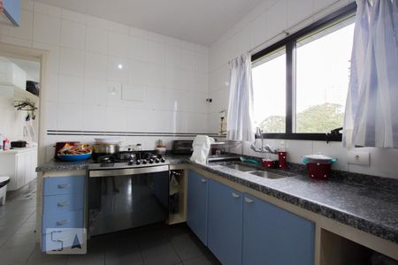 Apartamento à venda com 168m², 4 quartos e 3 vagas Apartamento à venda com 168m², 4 quartos e 3 vagasCozinha