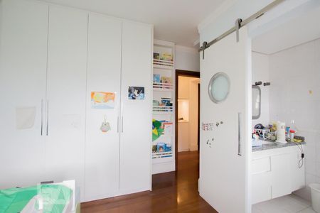 Apartamento à venda com 168m², 4 quartos e 3 vagas Apartamento à venda com 168m², 4 quartos e 3 vagasSuíte 1