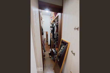 Apartamento à venda com 168m², 4 quartos e 3 vagas Apartamento à venda com 168m², 4 quartos e 3 vagasCloset