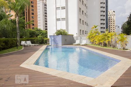 Apartamento à venda com 168m², 4 quartos e 3 vagas Apartamento à venda com 168m², 4 quartos e 3 vagasÁrea comum - Piscina