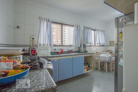 Apartamento à venda com 168m², 4 quartos e 3 vagas Apartamento à venda com 168m², 4 quartos e 3 vagasCozinha