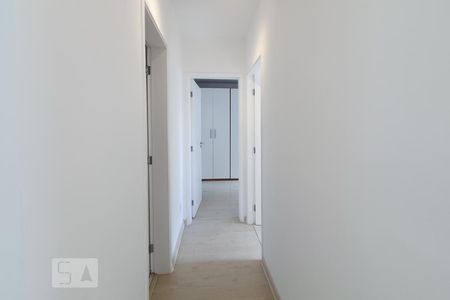 Corredor de apartamento à venda com 2 quartos, 62m² em Vila Ipojuca, São Paulo