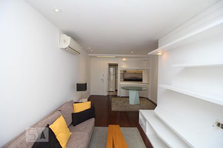 Sala de TV de apartamento para alugar com 2 quartos, 87m² em Laranjeiras, Rio de Janeiro