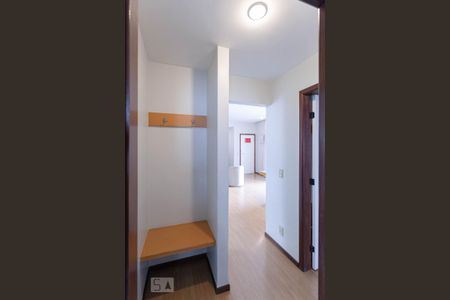Apartamento à venda com 75m², 2 quartos e 1 vagaCorredor