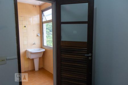 Apartamento à venda com 122m², 4 quartos e 2 vagas Apartamento à venda com 122m², 4 quartos e 2 vagasQuarto de Serviço