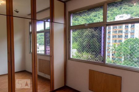 Apartamento à venda com 122m², 4 quartos e 2 vagas Apartamento à venda com 122m², 4 quartos e 2 vagasSuíte