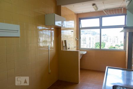 Apartamento à venda com 122m², 4 quartos e 2 vagas Apartamento à venda com 122m², 4 quartos e 2 vagasCozinha e Área de Serviço