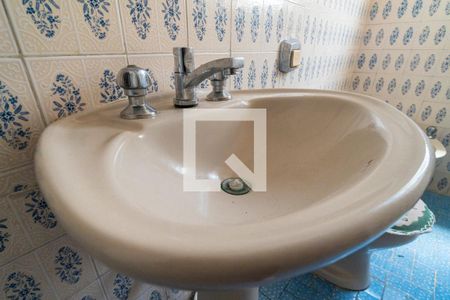 Casa à venda com 131m², 2 quartos e 4 vagasBanheiro 1 Detalhe