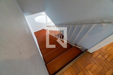 Casa à venda com 131m², 2 quartos e 4 vagasEscada