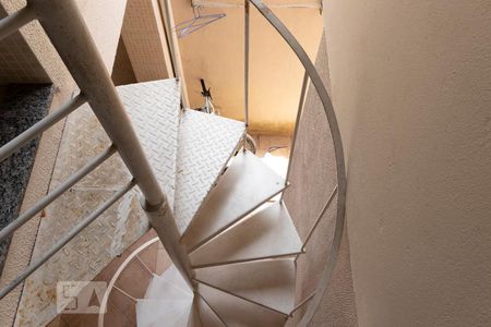 Casa à venda com 150m², 3 quartos e 4 vagasEscada