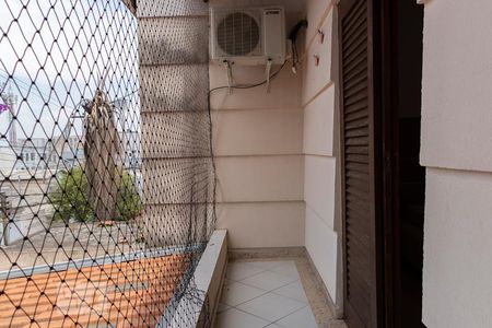Casa à venda com 150m², 3 quartos e 4 vagasSacada quarto 1
