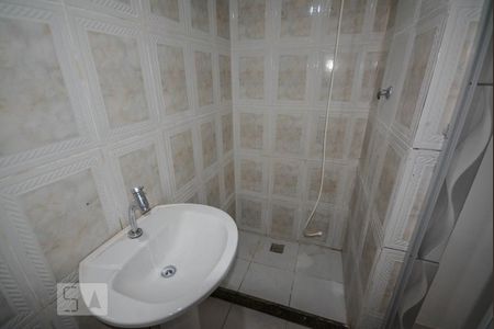 Banheiro de kitnet/studio para alugar com 1 quarto, 35m² em Recreio dos Bandeirantes, Rio de Janeiro