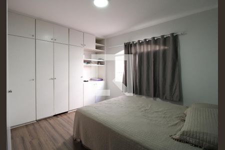 Suíte - Armários de casa à venda com 3 quartos, 200m² em Vila Ipojuca, São Paulo