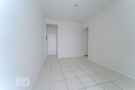 Sala de Apartamento com 2 quartos, 70m² Botafogo