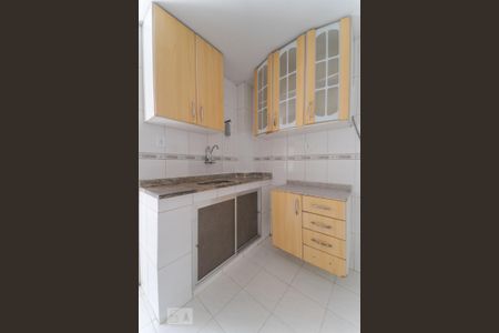 Apartamento para alugar com 70m², 2 quartos e sem vaga Apartamento para alugar com 70m², 2 quartos e sem vagaCozinha - Armários
