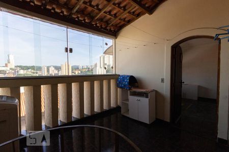 Casa à venda com 200m², 3 quartos e 2 vagas Casa à venda com 200m², 3 quartos e 2 vagasÁrea de Serviço