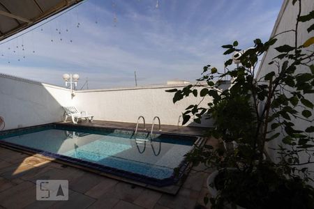 Casa à venda com 200m², 3 quartos e 2 vagas Casa à venda com 200m², 3 quartos e 2 vagasPiscina