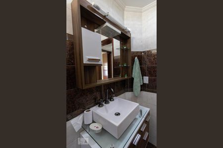 Casa à venda com 200m², 3 quartos e 2 vagas Casa à venda com 200m², 3 quartos e 2 vagasBanheiro