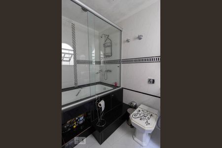 Casa à venda com 200m², 3 quartos e 2 vagas Casa à venda com 200m², 3 quartos e 2 vagasBanheiro