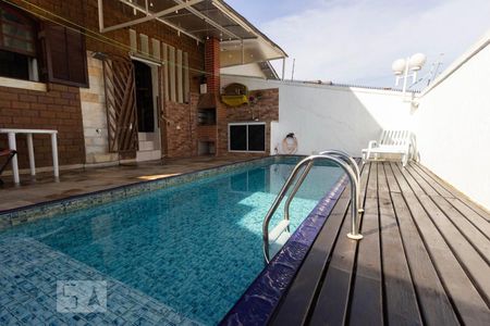 Casa à venda com 200m², 3 quartos e 2 vagas Casa à venda com 200m², 3 quartos e 2 vagasPiscina