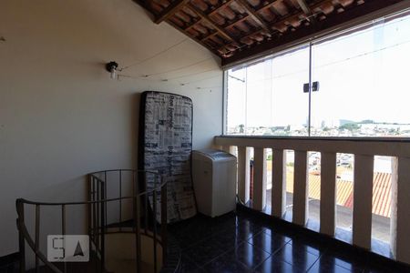 Casa à venda com 200m², 3 quartos e 2 vagas Casa à venda com 200m², 3 quartos e 2 vagasÁrea de Serviço