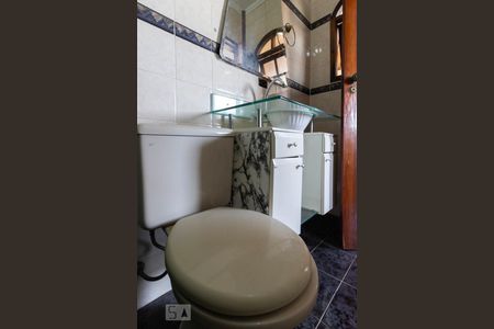 Casa à venda com 200m², 3 quartos e 2 vagas Casa à venda com 200m², 3 quartos e 2 vagasBanheiro