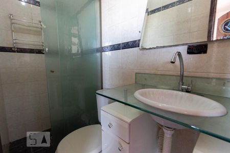Casa à venda com 200m², 3 quartos e 2 vagas Casa à venda com 200m², 3 quartos e 2 vagasBanheiro