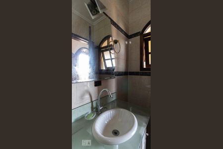 Casa à venda com 200m², 3 quartos e 2 vagas Casa à venda com 200m², 3 quartos e 2 vagasBanheiro
