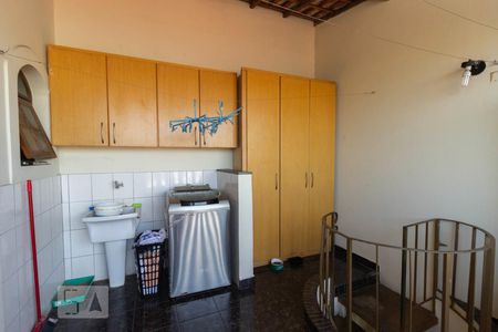 Casa à venda com 200m², 3 quartos e 2 vagas Casa à venda com 200m², 3 quartos e 2 vagasÁrea de Serviço