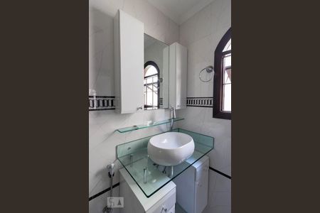 Casa à venda com 200m², 3 quartos e 2 vagas Casa à venda com 200m², 3 quartos e 2 vagasBanheiro