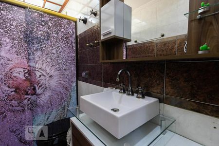 Casa à venda com 200m², 3 quartos e 2 vagas Casa à venda com 200m², 3 quartos e 2 vagasBanheiro