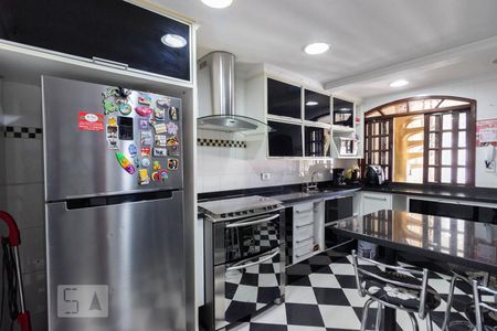 Casa à venda com 200m², 3 quartos e 2 vagas Casa à venda com 200m², 3 quartos e 2 vagasCozinha