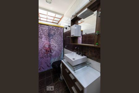 Casa à venda com 200m², 3 quartos e 2 vagas Casa à venda com 200m², 3 quartos e 2 vagasBanheiro