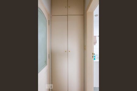 Corredor de apartamento à venda com 1 quarto, 53m² em Vila Anglo Brasileira, São Paulo