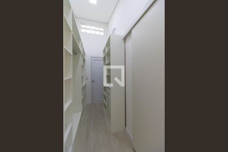 Suíte 1 - Closet de casa de condomínio para alugar com 2 quartos, 148m² em Vila Firmiano Pinto, São Paulo