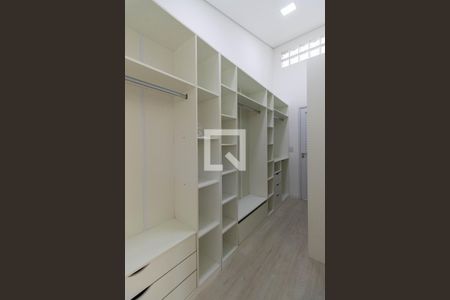 Suíte 1 - Closet de casa de condomínio para alugar com 2 quartos, 148m² em Vila Firmiano Pinto, São Paulo