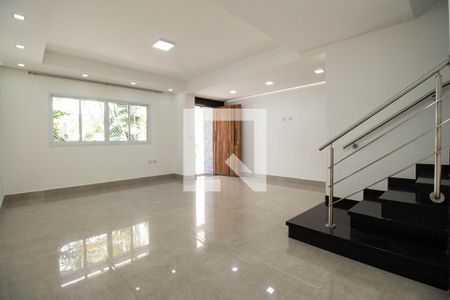 Sala de casa de condomínio para alugar com 2 quartos, 148m² em Vila Firmiano Pinto, São Paulo