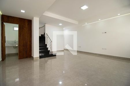 Sala de casa de condomínio para alugar com 2 quartos, 148m² em Vila Firmiano Pinto, São Paulo